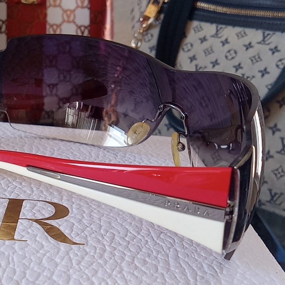 PRADA sunglasses - Picture 8 of 10